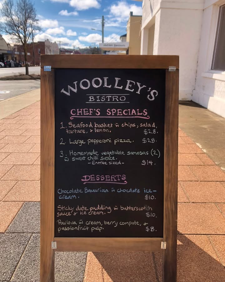 Featured image for “Samosas Are Back at Woolley’s Bistro – Club Bombala”